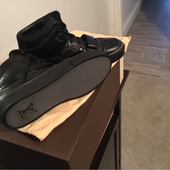 Louis Vuitton - Picture 2 of 2